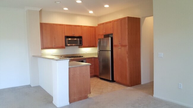 Foto del edificio - Savannah Terrace 2 BR, 2 BA Unit In Sabre Springs