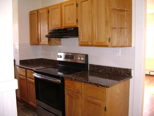 Building Photo - 397 Village St