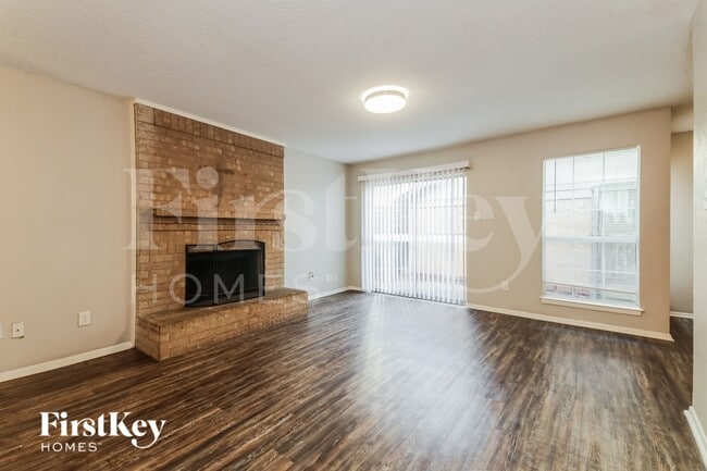 Building Photo - 2933 Southern Cross Dr