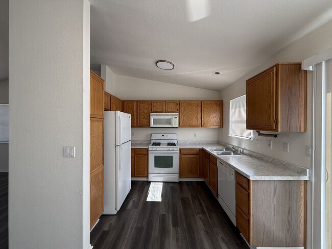 Foto del edificio - 6408 Aleut Ct