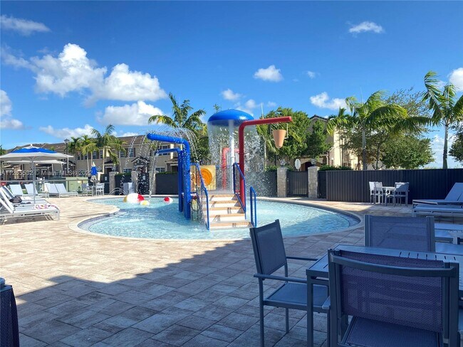 Foto del edificio - 16925 SW 95th St