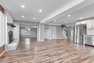 Building Photo - 211 11th Ave N