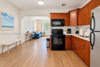 Building Photo - 2740 Dewey St