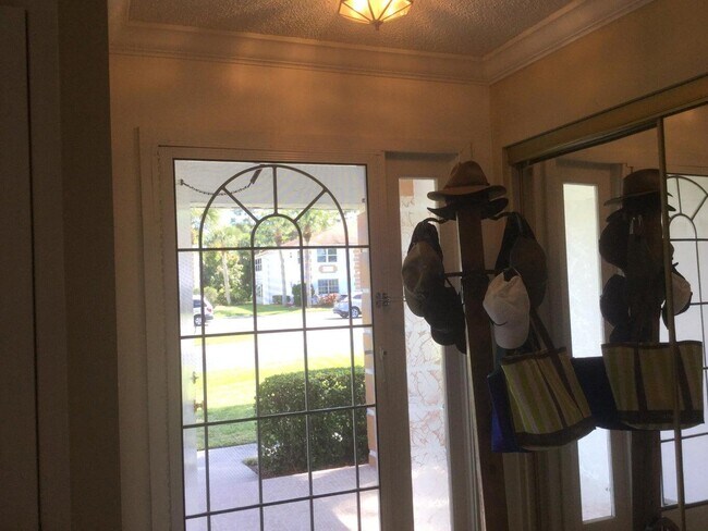 Foto del edificio - 1222 S Lakes End Dr