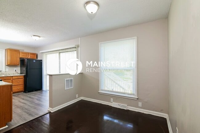Building Photo - 4 Bedroom Pet-Friendly Home in Grandview, ...