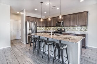 Building Photo - 1005 Cetona Ct