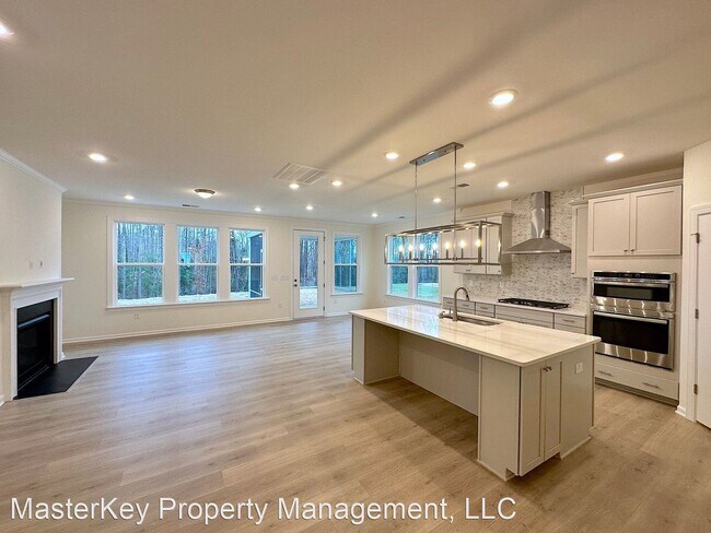 Building Photo - 4 br, 3.5 bath House - 145 Clapper Lane