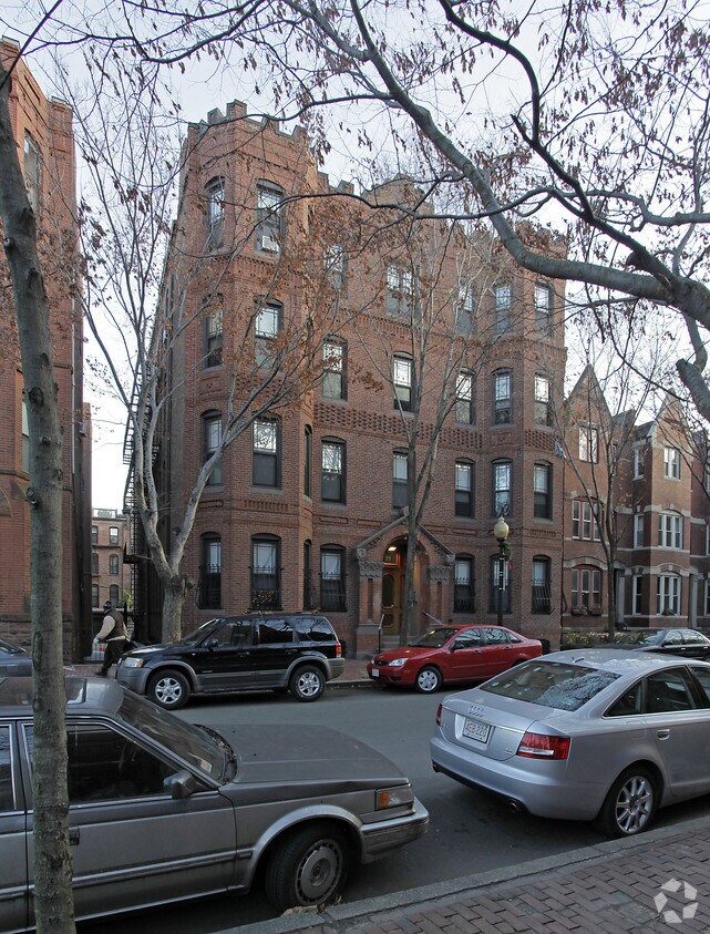 Building Photo - 23 Wellington St