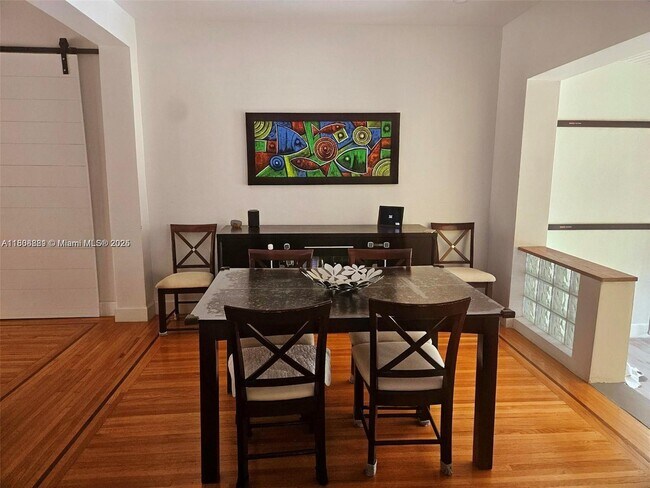 Foto del edificio - 820 NE 72nd Terrace