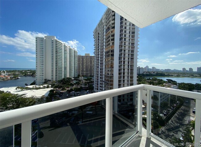 Foto del edificio - 20505 E Country Club Dr