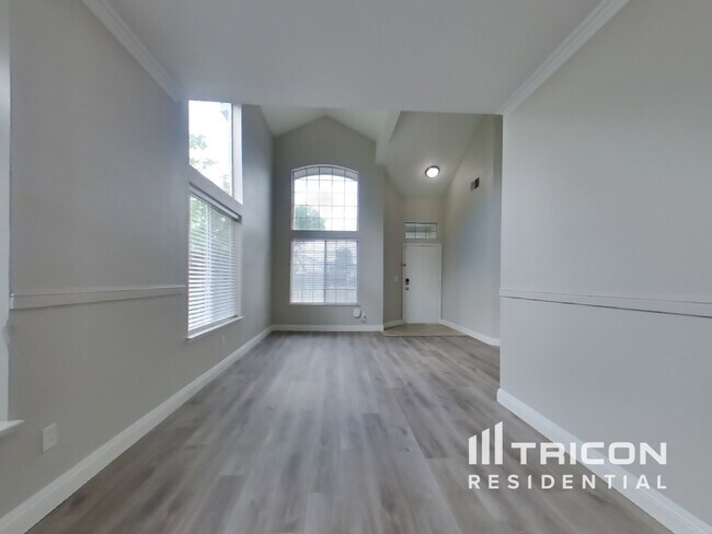 Foto del edificio - 8704 Port Haywood Way