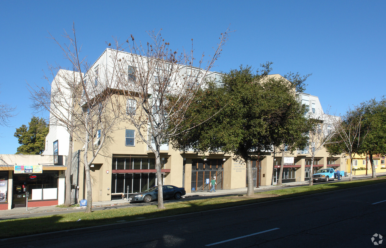 Foto del edificio - University Neighborhood Apartments