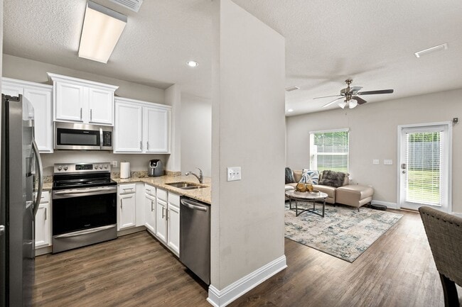 Building Photo - NEW LOW PRICE!!