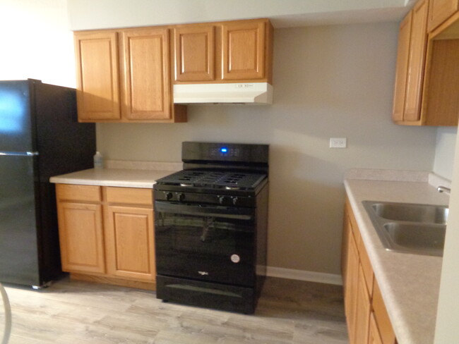 Building Photo - 9437 86th Ct