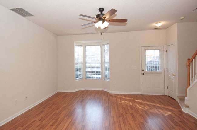 Building Photo - 221 Orchard Park Dr