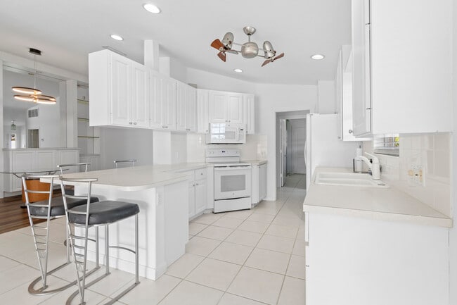 Foto del edificio - 8270 Eleuthera Ln