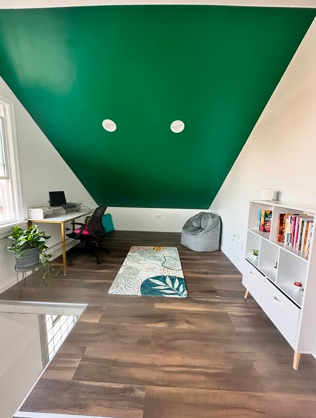 Desván - 3227 N Keating Ave