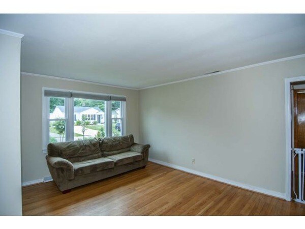 Foto del edificio - 5040 Walker St