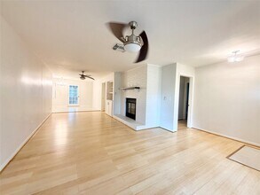 Building Photo - 5470 Ariel St