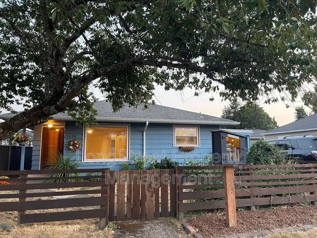 Building Photo - 1630 SW 15th Ave