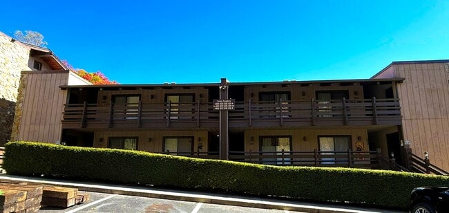 Foto del edificio - 1081 Cove Rd