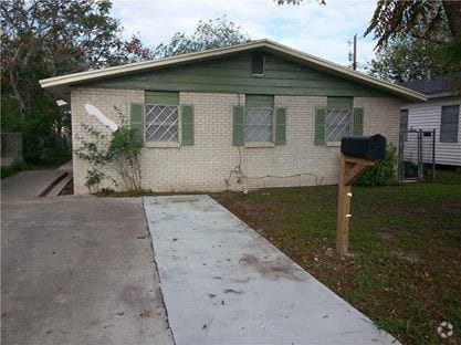 Building Photo - 2734 Soledad St