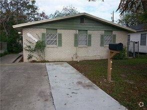 Building Photo - 2734 Soledad St