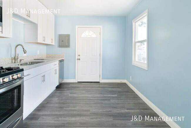 Building Photo - 4446 G St