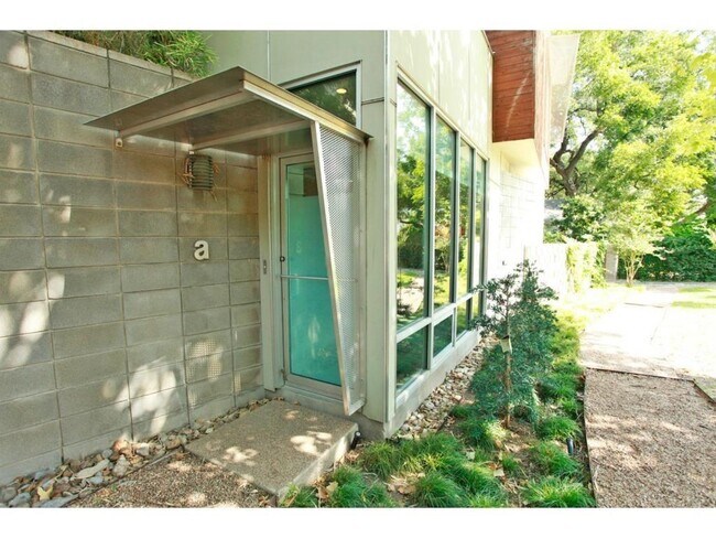 Building Photo - 3404 S 2nd St
