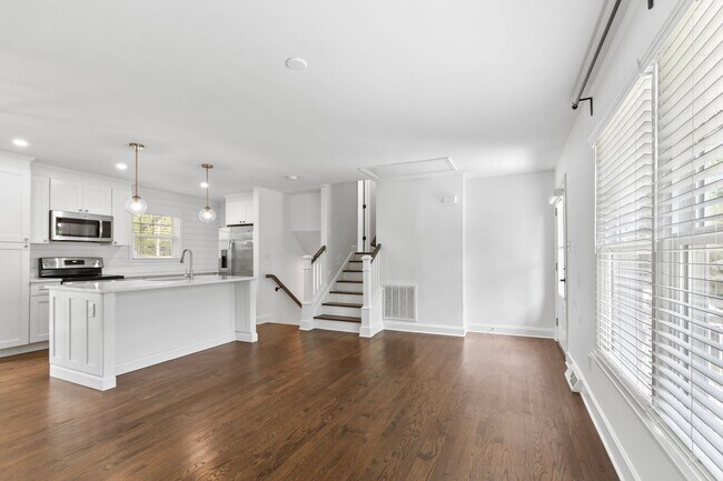 Building Photo - Discover Tranquil Luxury: Your 4 Beds| 3 B...