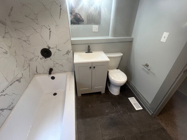 Building Photo - 3 Bedroom 1.5 Bath Single Family Home for Rent