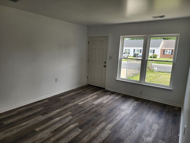 Foto del edificio - 39 Simonds Dr