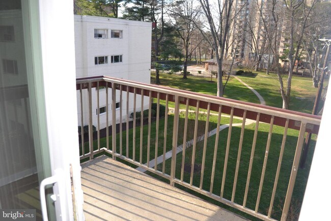 Foto del edificio - 10320 Westlake Dr