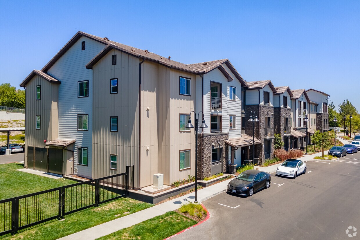 The Vineyards Apartments Apartments in Porter Ranch, CA Westside