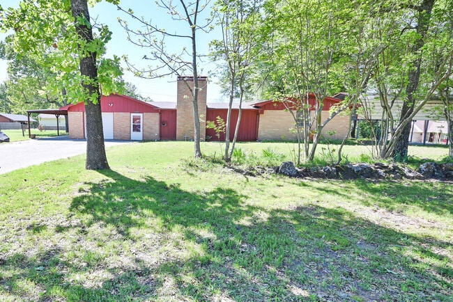 Building Photo - 21322 Carole St