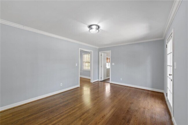 Building Photo - 422 Hascall Rd NW