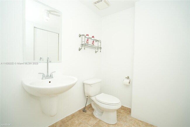 Foto del edificio - 1 br, 1.5 bath Condo - 690 SW 1st Ct Apt 1209