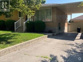 Building Photo - 15 Lauris Ave