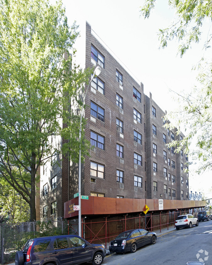 Foto del edificio - West Farms Square Plaza Apartments III