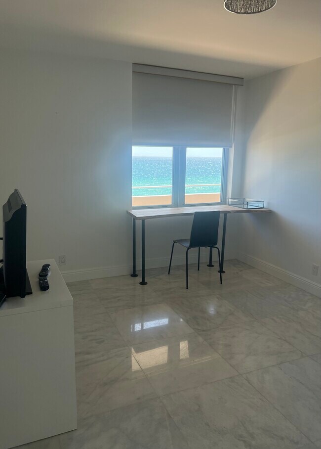 Building Photo - 9225 Collins Ave