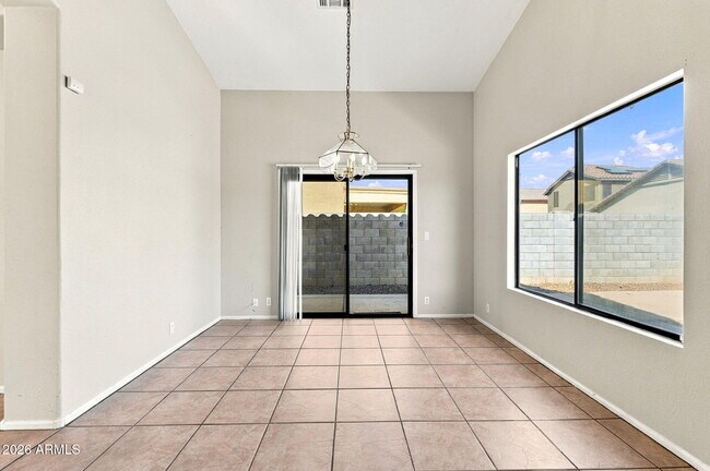Foto del edificio - 8776 W Cherry Hills Dr