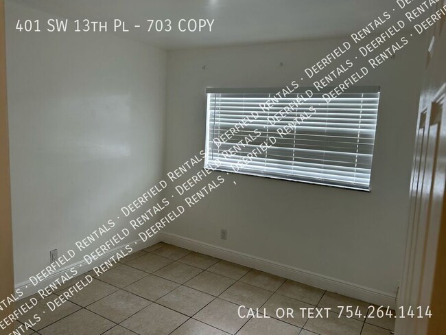 Building Photo - 401 SW 13th Pl