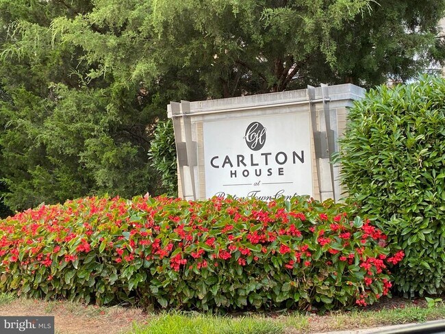 Foto del edificio - 11800 Sunset Hills Rd