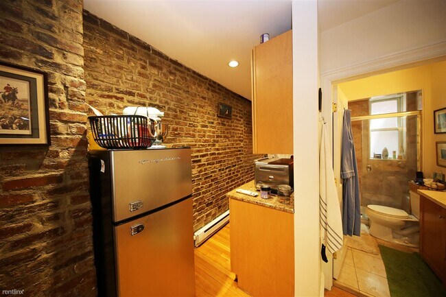 Building Photo - Studio, 1 bath Condo - 16 Henchman St 3R