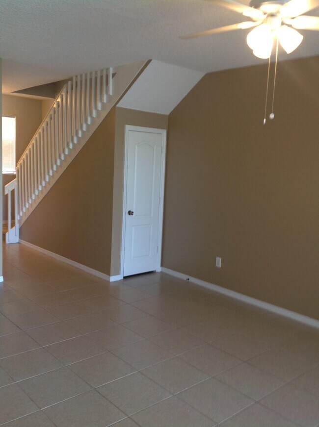 Building Photo - 1510 Seminole Palms Dr