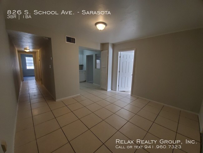 Foto del edificio - 826 S School Ave