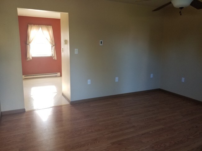 Foto del edificio - 10 Taylor Dr