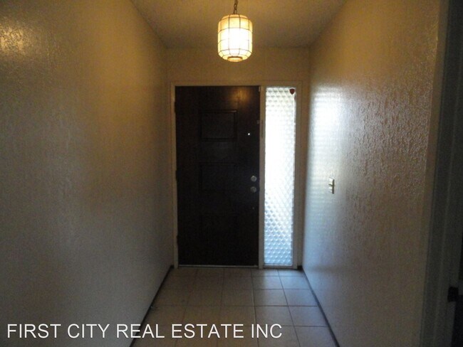 Building Photo - 3 br, 2 bath House - 3137 Lake Drive