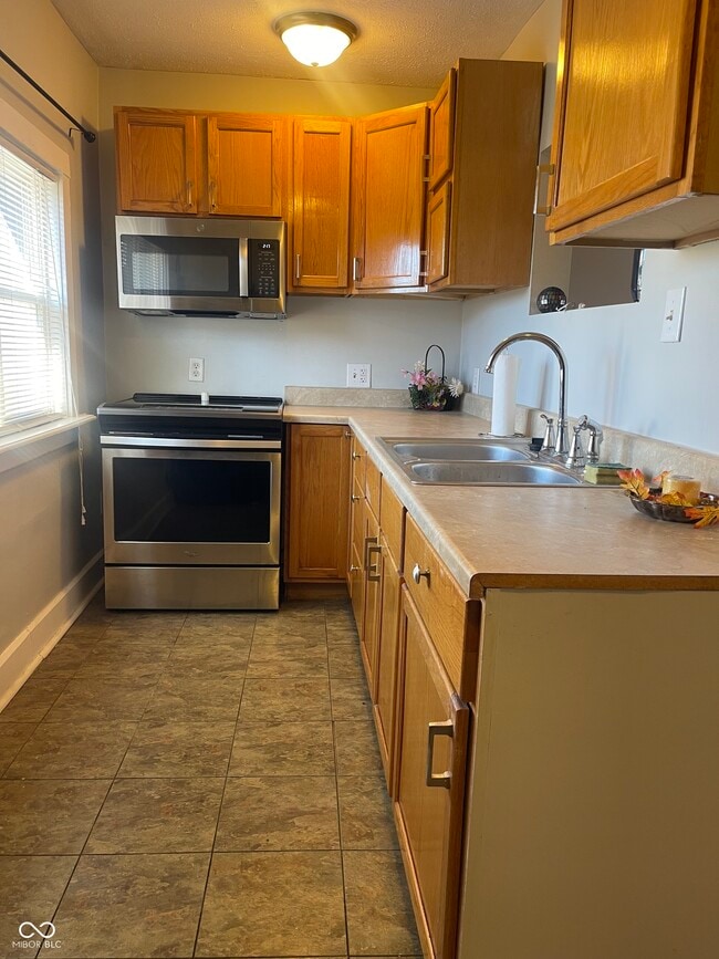 Building Photo - 115 E 36th St