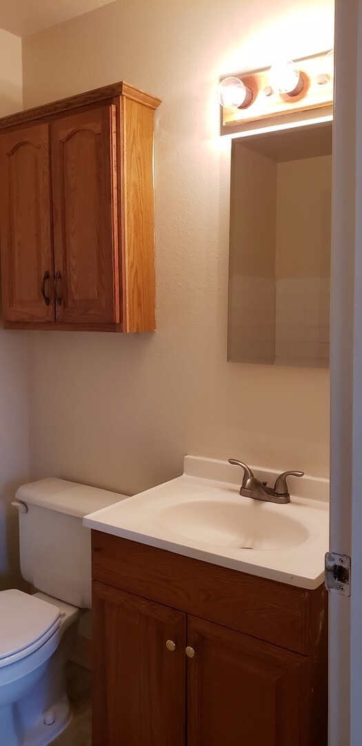 Building Photo - Affordable 3 Bedroom Duplex in Sparks!